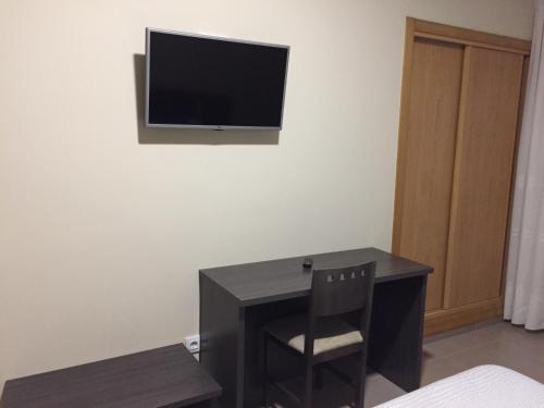 Double or Twin Room image 5