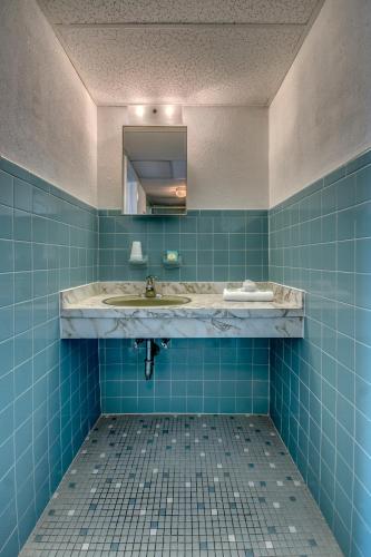 Admiral Resort Motel - 화장실