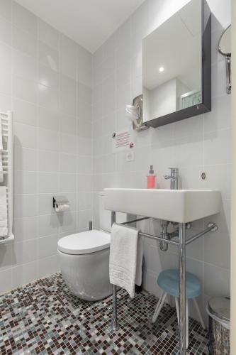 Florella Jean Jaures Apartment - main image