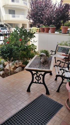 Garden, Dreamy Airport's Apartment in Nea Alikarnassos