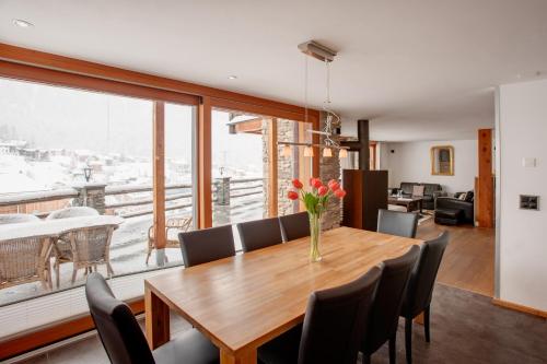 Luxury Chalets & Apartments by Mountain Exposure - image 4