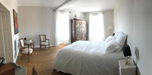 Chambres d'hôtes Vers la Croix Room Type - Deluxe Double Room with Bath
