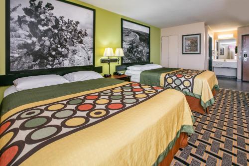Queen Room with Two Queen Beds - Non-Smoking