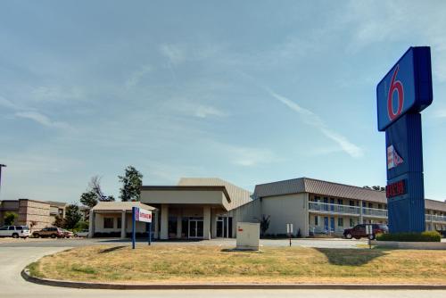 Motel 6-Mount Pleasant TX - image 9
