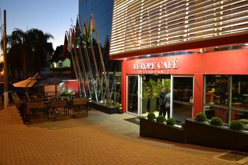 Holiday & Business Hotel - Em frente ao Centro de Eventos e Arena Conda