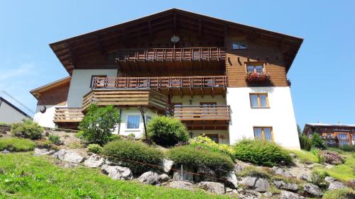 ทางเข้า, Haus Roswitha in ดามูลส์