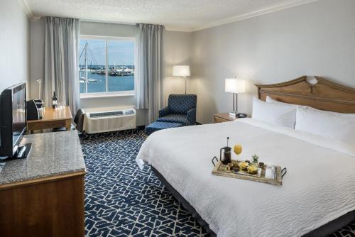 เดอะ นิวพอร์ต ฮาร์เบอร์ โฮเต็ล แอนด์ มารีนา (The Newport Harbor Hotel & Marina) in นิวพอร์ท (RI)