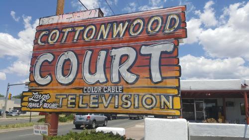 Cottonwood Court Motel