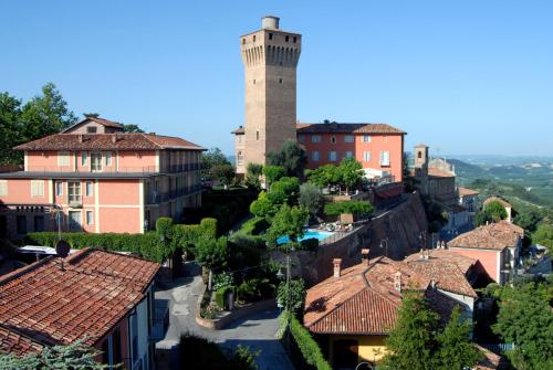 Hotel Castello di Santa Vittoria - Santa Vittoria dʼAlba