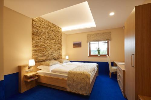 1 queen bed