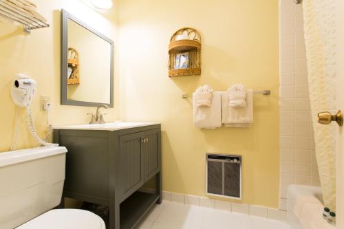 Apple Tree Inn in Lenox, USA