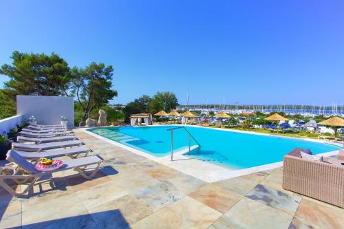 Басейн, Hotel Kanajt in Krk Island