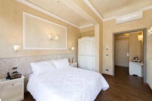 Hotel California near San Marco Múzeum