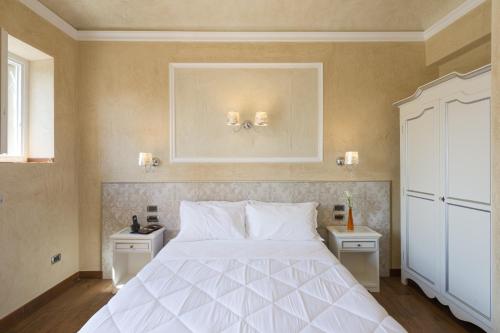 Hotel California near San Marco Múzeum