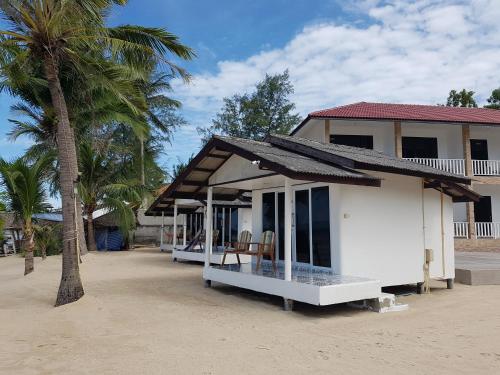 Mac's Bay Resort Room Type - Bungalow - Beach Front