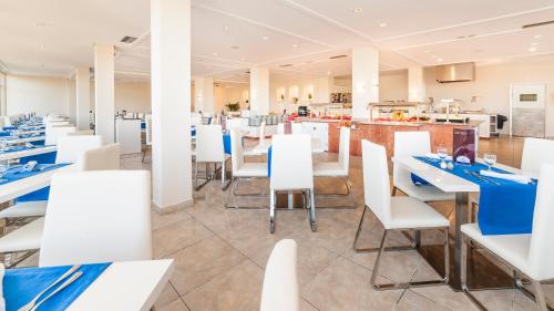 Restaurant, Globales Cala'n Blanes in Menorca