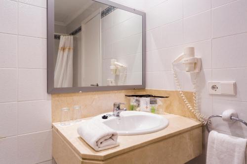 Globales Calan Blanes Globales Calan Blanes is perfectly located for both business and leisure guests in Menorca. The property features a wide range of facilities to make your stay a pleasant experience. Service-minded st