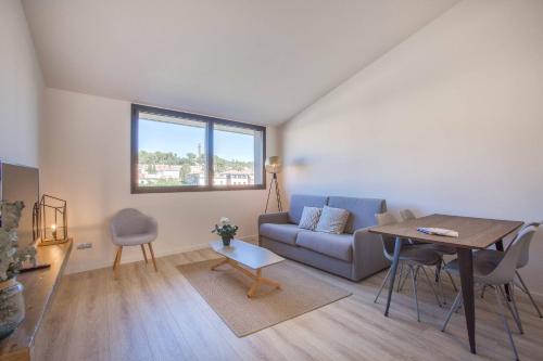  Flateli - Exclusivo Plaça Catalunya 4-1 in Girona