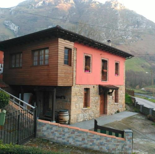 Casa De Aldea Fonfria in Penanes