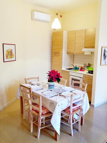  Brezzolina Apartment with parking, Ferienwohnung in Bitonto