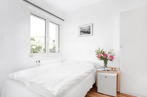 Budget Double Room image 7
