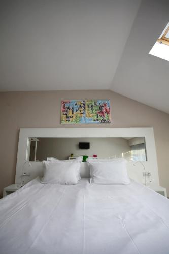 Executive Rooms and Suites Play - image 11