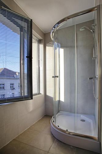 Executive Rooms and Suites Play - image 8
