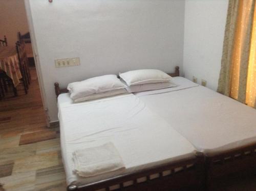 

3 BHK SERVICED APARTMENT