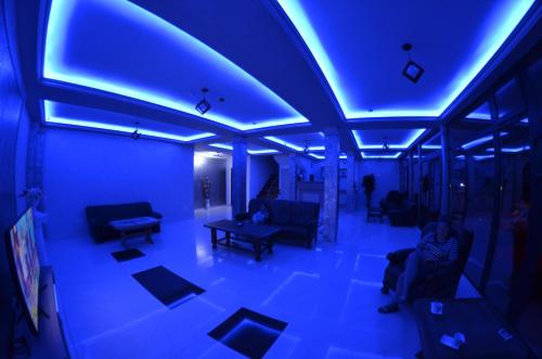 Razvan Holiday - image 12