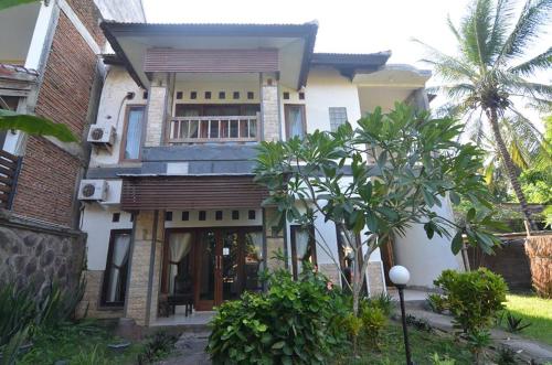 Puri Itoma Bungalows – Praya, ID
