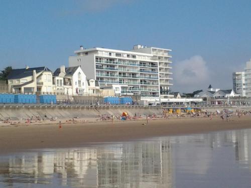 Résidence La Garenne à La Grande Plage, vue mer, piscine et parking privé, 6 personnes