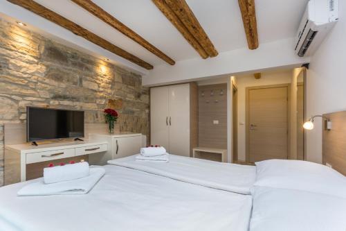 1 queen bed