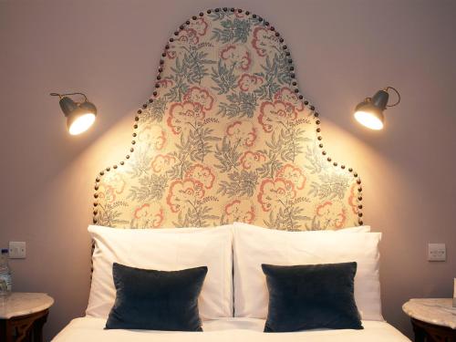 Embankment Hotel - image 13