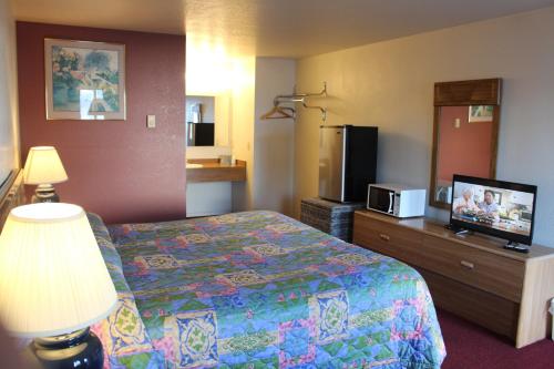 Silver Sands Motel - image 4