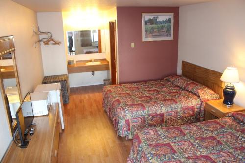 Silver Sands Motel - image 6