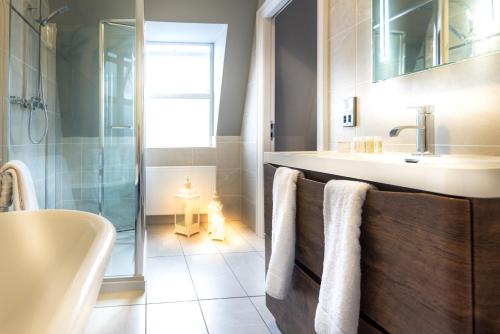 Shipquay Boutique Hotel - image 12