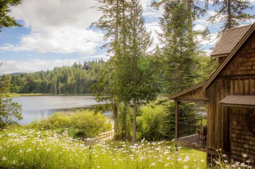 Exterior view, The Cottages on Salt Spring Island in Salt Spring Island (BC)