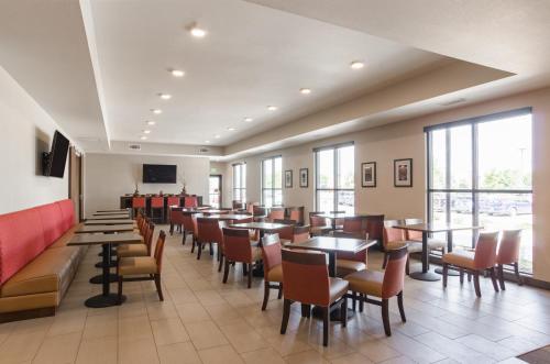 Comfort Suites Loveland - image 37
