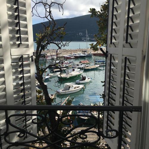 . Stanica B&B