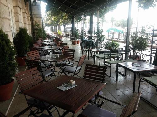 Restoran, Stanica B&B in Herceg Novi
