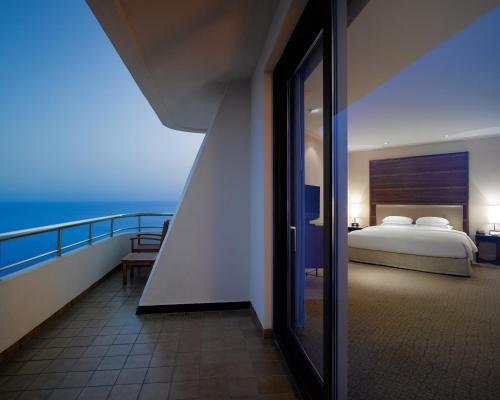 Balcony/terrace, PARNAS HOTEL JEJU in Jungmun