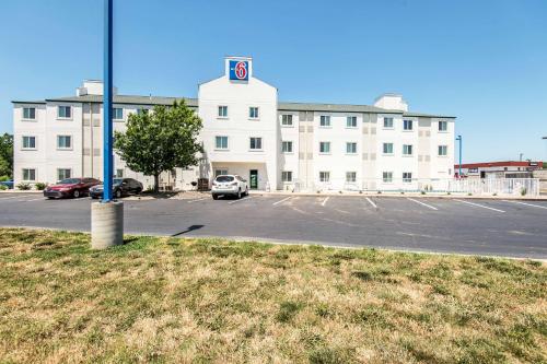 Motel 6-Junction City, KS