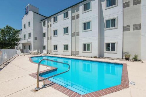 Motel 6-Junction City, KS, Junction City
