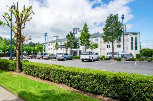 Motel 6-Portland, OR - North