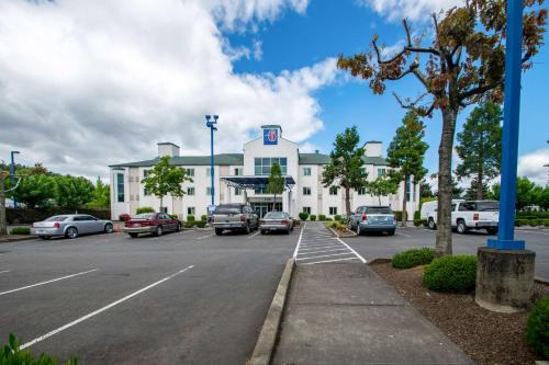 Motel 6-Portland, OR - North