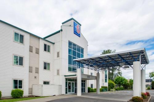 Motel 6-Portland, OR - North