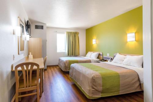 2 double beds