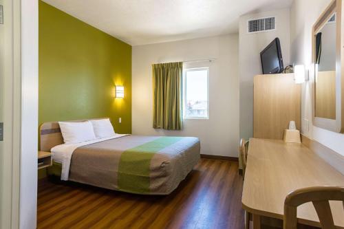 Motel 6-Cedar City, UT The 2-star Motel 6 Cedar City offers comfort and convenience whether youre on business or holiday in Cedar City (UT). Both business travelers and tourists can enjoy the hotels facilities and service