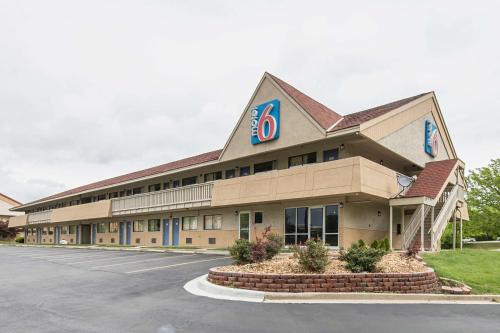 Motel 6-Overland Park, KS