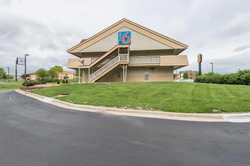 Motel 6-Overland Park, KS